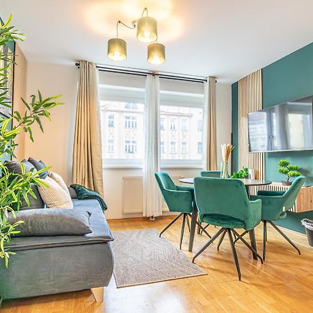 Charming 1Br, Steps From Reumannplatz U1 Apartment Vienna Exterior photo