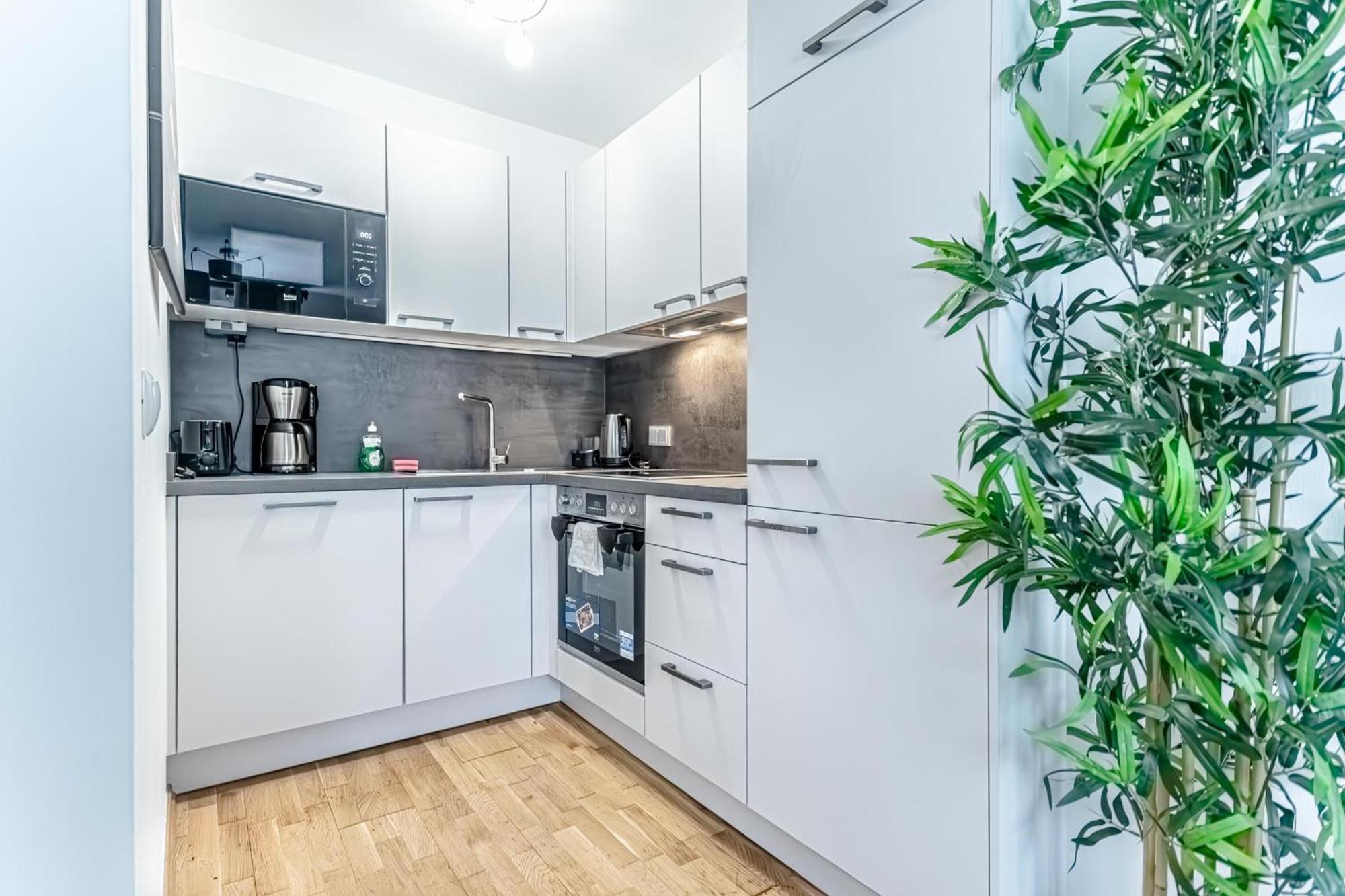 Charming 1Br, Steps From Reumannplatz U1 Apartment Vienna Exterior photo